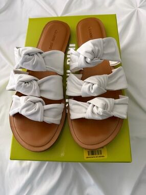 Gianni Bini White Triple-Knot Slide Sandals. Excellent condition